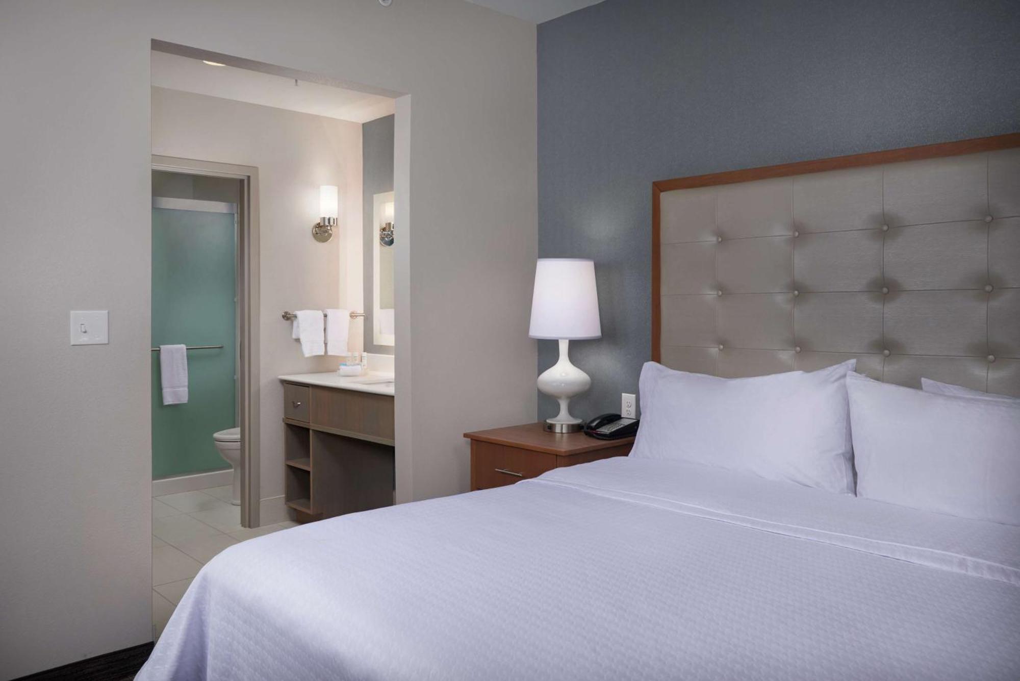 King Suite - Hearing Access/Non-Smoking