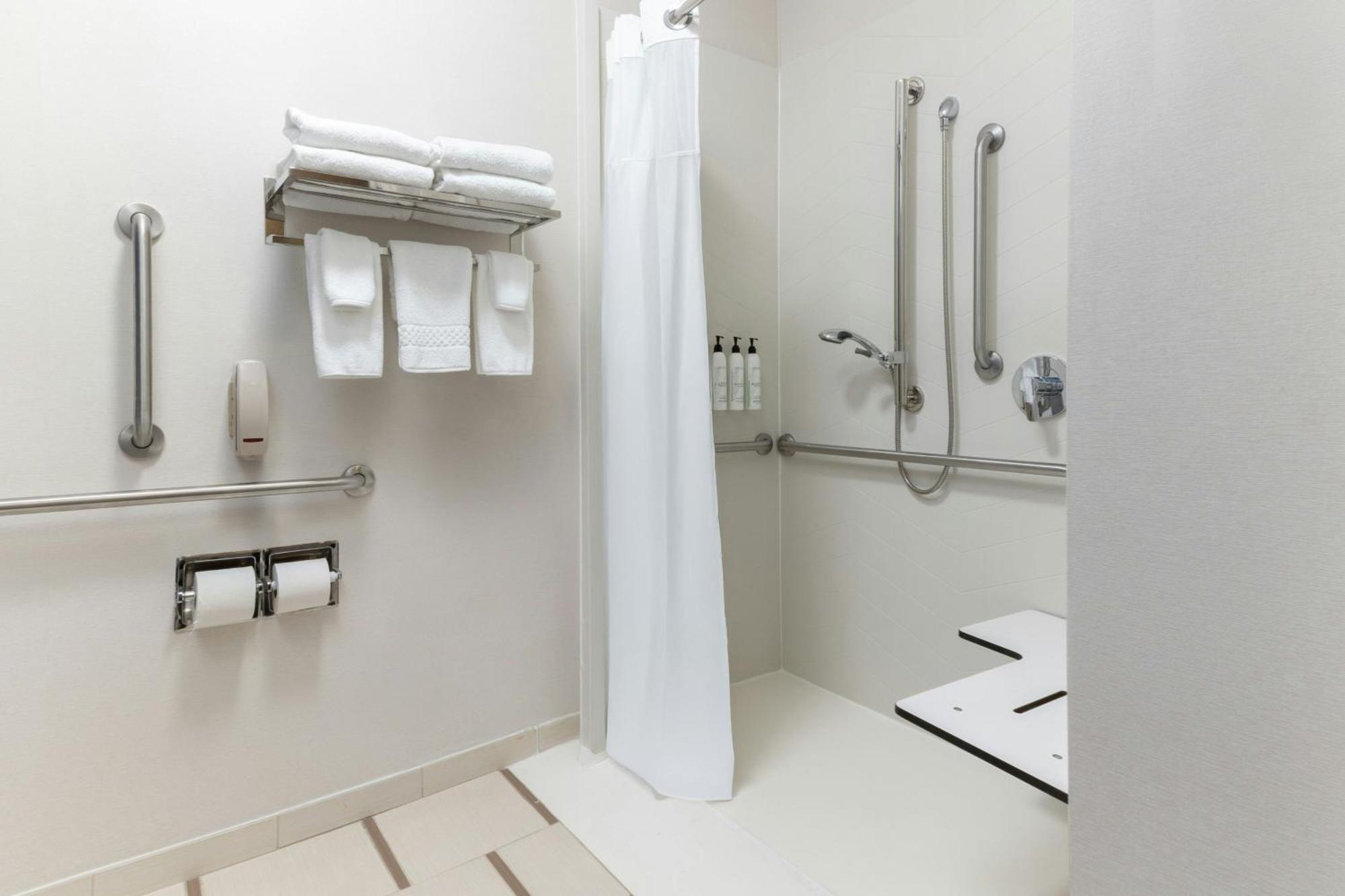 King Room with Roll-In Shower - Mobility Accessible