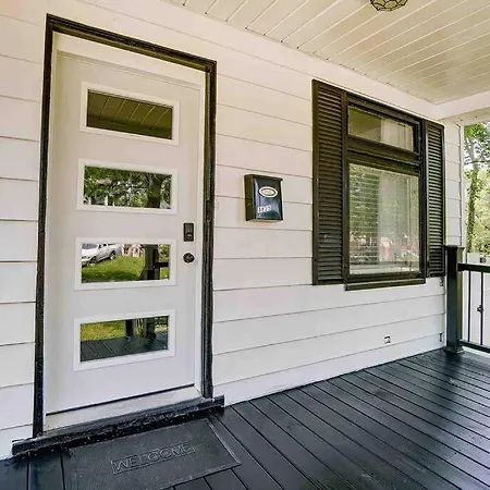 The Centrally Located Modern Entertainment Home-3